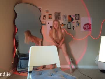 webcam girl bestblondiiecb live cam image #11633481