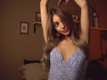 webcam girl cuteelsa_ live cam image #7723479