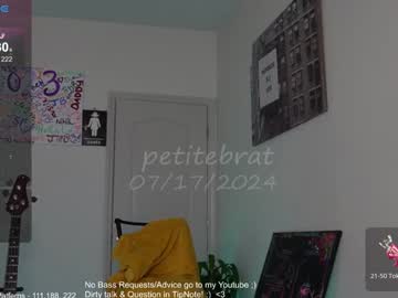 webcam girl petitebrat live cam image #9966275