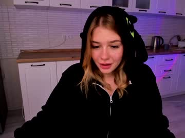 webcam girl cassy_meow live cam image #3121333