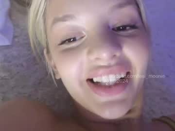 webcam girl lesi_moonie live cam image #10821547