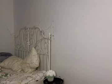 webcam girl foxxx_tail live cam image #12143949