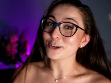 webcam girl littlee33 live cam image #3584512