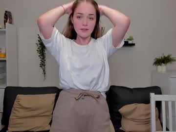 webcam girl caitlin_bell live cam image #198839