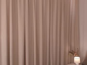 webcam girl peek_in_my_window live cam image #9116896