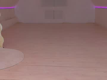 webcam girl uwunikaa live cam image #10751182