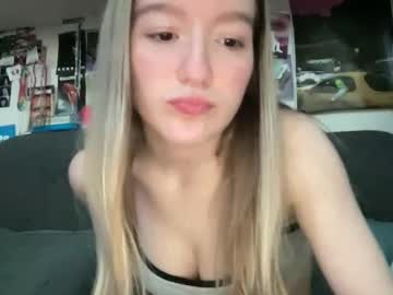 webcam girl alyssag7001 live cam image #12081948