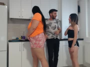 webcam couple maya_and_guests live cam image #7876320