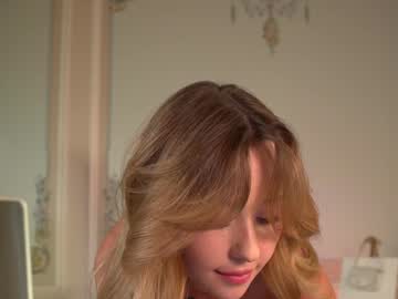 webcam girl ella_knockers_xl live cam image #10496833