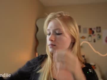 webcam girl bestblondiiecb live cam image #12742237