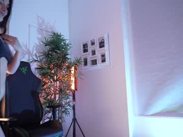 webcam girl lau__1 live cam image #9222075