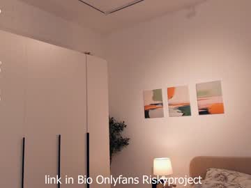 webcam girl riskyproject live cam image #12937420