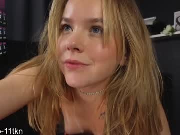 webcam girl milly_shy live cam image #10918653