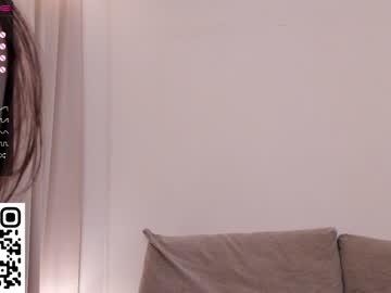 webcam girl peek_in_my_window live cam image #8285800