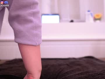 webcam girl serareads live cam image #12173395
