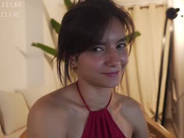 webcam girl ellelure_ live cam image #12578059