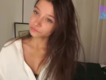 webcam girl miarouxie live cam image #12817374