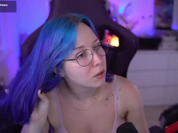 webcam girl blue_mooncat live cam image #9958556