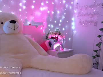 webcam girl ezra live cam image #2137728