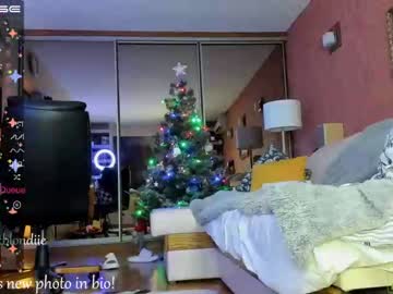 webcam girl bestblondiiecb live cam image #4317592