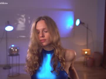 webcam girl chillwithkira live cam image #5105983