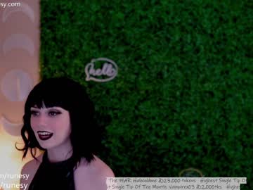 webcam girl runesy live cam image #7165602