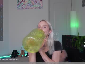 webcam girl petitebrat live cam image #8293160
