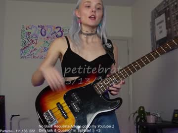 webcam girl petitebrat live cam image #9365486