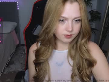 webcam girl small_blondee live cam image #10474165