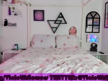 webcam girl violetttflowers live cam image #642467