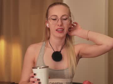 webcam girl girl_i_am live cam image #12977918