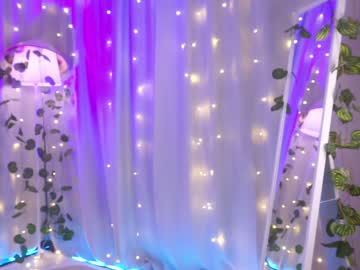 webcam girl helenmoors live cam image #6976722