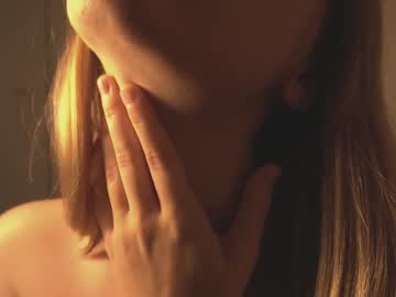 webcam girl bibi_it_is live cam image #3976203