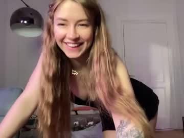 webcam girl strawberryjamx live cam image #4350835