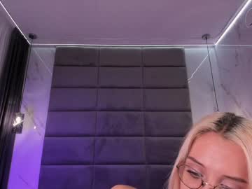 webcam girl dreamy_kira live cam image #10445138