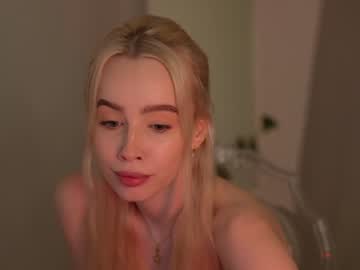 webcam girl mother__of__dragons live cam image #8293127