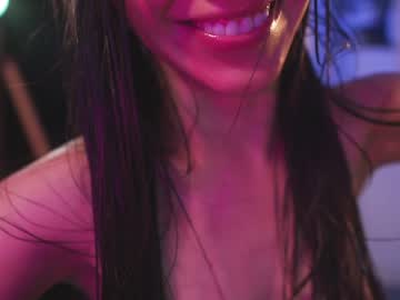 webcam girl lucie_beltran live cam image #7788311