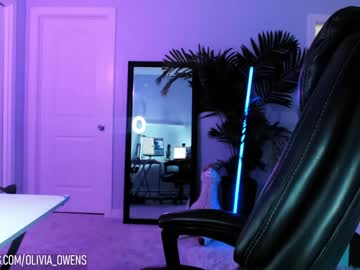 webcam girl oliviaowens live cam image #7182108