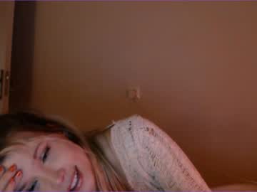 webcam girl bitter_moon live cam image #4818679
