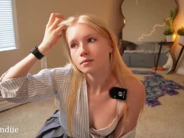 webcam girl bestblondiiecb live cam image #12732431