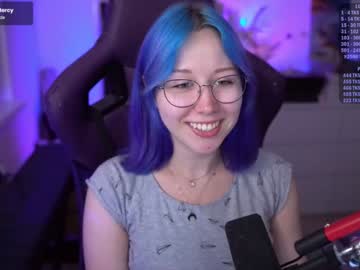 webcam girl blue_mooncat live cam image #9976165