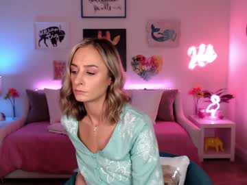 webcam girl holihurricane live cam image #11708754