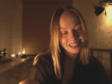 webcam girl bibi_it_is live cam image #4235096