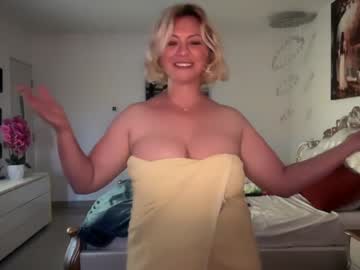 webcam girl kiradivine live cam image #12739697