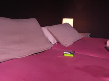 webcam man c_o_n_q_u_e_r live cam image #10373421