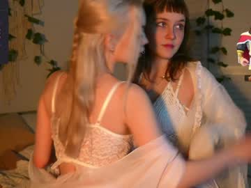 webcam girl mother__of__dragons live cam image #8165905