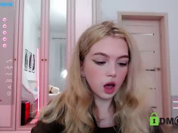 webcam girl small_blondee live cam image #4647828