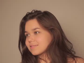 webcam girl helenmoors live cam image #5511310