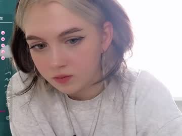 webcam girl small_blondee live cam image #7284171