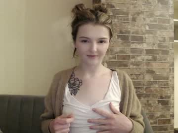 webcam girl lucydelovely live cam image #4828221